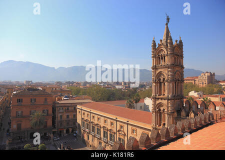 La Sicile, Palerme, vue depuis le toit de la cathédrale de Santissima Assunta à l'ouest de la tour, le Palais de l'archevêque et la ville, l'UNESCO Banque D'Images