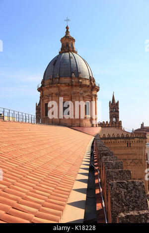 La Sicile, Palerme, vue depuis le toit de la cathédrale Maria Santissima Assunta au dôme baroque de la cathédrale, l'UNESCO Banque D'Images