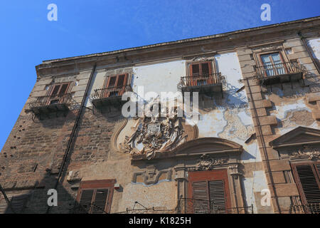 La Sicile, Palerme, morbides maison sur la Piazza Bologna dans la vieille ville Banque D'Images