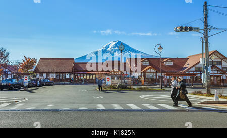 Le JAPON, FUJIKAWAGUCHIKO - 22 novembre : la station de Kawaguchiko Fujikawaguchiko au Japon, le 22 novembre 2013. La gare de Kawaguchiko Lake près de M Banque D'Images