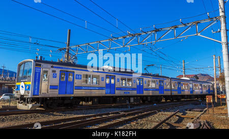Le Japon, Fujikawaguchiko - 23 novembre 2013 : Ligne Fujikyuko est la seule ligne de chemin de fer à Yamanashi, le site du Mont Fuji's cinq lacs Banque D'Images
