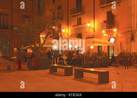 La Sicile, dans la vieille ville de Palerme, restaurant à la Piazza Stazione 8 Banque D'Images