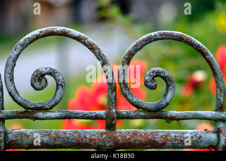 Clôture en fer autour du jardin Oberammergau, Bavière, Allemagne Banque D'Images