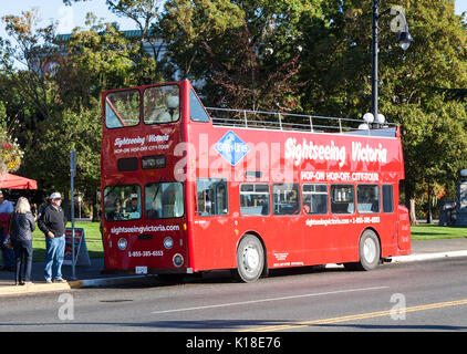 Un rouge double decker bus touristique Victoria, île de Vancouver, Canada, Amérique du Nord Banque D'Images