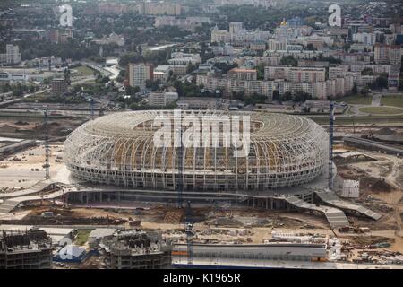 (170825) -- SARANSK, 25 août 2017 (Xinhua) -- Photo prise le 25 août 2017 montre la Mordovie Arena, qui accueillera 4 matchs de la phase de groupe de la Coupe du Monde FIFA 2018, à Saransk, Russie. L'arena a une capacité de 44149 personnes. Selon les responsables, l'arène sera terminé au mois de décembre 2017. (Xinhua/Wu Zhuang) Banque D'Images