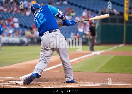 Philadelphie, Pennsylvanie, USA. Août 25, 2017. 25 août 2017 : Chicago Cubs voltigeur gauche Kyle Hager (12) avec un solo accueil exécuté lors de la MLB match entre les Cubs de Chicago et les Phillies de Philadelphie à la Citizens Bank Park de Philadelphie, Pennsylvanie. Christopher Szagola/CSM Crédit : Cal Sport Media/Alamy Live News Banque D'Images