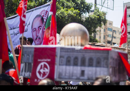 26 août 2017 - La ville de Gaza, la bande de Gaza, la Palestine - les Palestiniens participent à un rassemblement organisé par le Front populaire de libération de la Palestine (FPLP) pour commémorer l'anniversaire du fondateur du mouvement, Abu Ali Mustafa, et de mettre fin à la division de la ville de Gaza. (Crédit Image : © Mahmoud Issa/Quds Net News via Zuma sur le fil) Banque D'Images