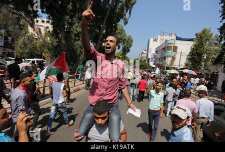 26 août 2017 - La ville de Gaza, bande de Gaza, territoire palestinien - Palestiniens partisans du Front populaire de libération de la Palestine (FPLP) prendre part au cours d'un rassemblement marquant le 16e anniversaire de l'assassinat d'Abu Ali Mustafa, chef de (FPLP), et contre le blocus israélien de la bande de Gaza, dans la ville de Gaza le 26 août 2017 (Image Crédit : © Ashraf Amra/APA des images à l'aide de Zuma sur le fil) Banque D'Images