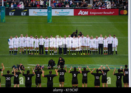 Belfast, Irlande du Nord. 26 août 2017. Nouvelle-zélande effectuer le "Haka" que l'Angleterre regarder sur leur dernier match avant la coupe à la Coupe du Monde de rugby féminin à Kingspan Stadium, à Belfast. Credit : Elsie Kibue / Alamy Live News Banque D'Images