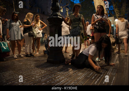 Barcelone, Espagne. Le 26 août, 2017. Un demi-million de personnes démontrer à Barcelone contre le terrorisme. Crédit : Charlie Perez/Alamy Live News Banque D'Images