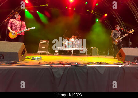 Belfast, Irlande du Nord. 26/08/2017 - Punk les ornières jouer Custom House Square festival Banque D'Images