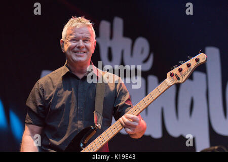 Belfast, Irlande du Nord. 26/08/2017 - punk 'le jeu des Stranglers Custom House Square Banque D'Images