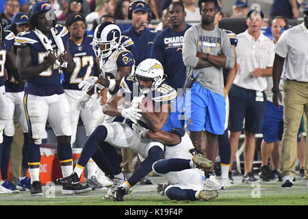Los Angeles, USA. 26 août, 2017.Los Angeles Chargers receveur Andre Patton # 88 captures du col en action dans la seconde moitié au cours de la NFL football jeu. Les Los Angeles Rams contre les Los Angeles Chargers au Los Angeles Memorial Coliseum de Los Angeles, Californie.Mandatory Crédit photo : Louis Lopez/CSM Banque D'Images