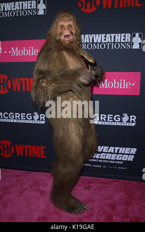 Août 26, 2017 - Las Vegas, NV, États-Unis - Sasquatch. Mayweather vs McGregor lutte pré-Tapis Rouge VIP chez T-Mobile Arena. Credit : mjt/AdMedia (crédit Image : © Mjt/AdMedia via Zuma sur le fil) Banque D'Images