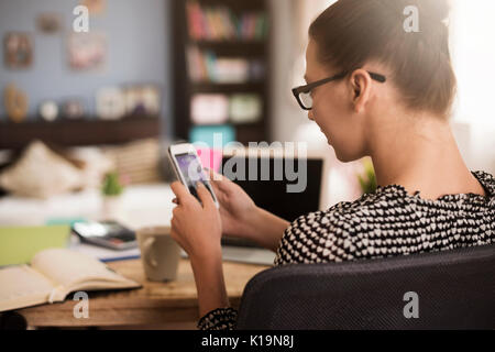 Bonne nouvelle envoyer sur téléphone mobile Banque D'Images