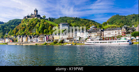 Vue panoramique de la ville de Cochem sur la rivière Rhin, l'Allemagne. Banque D'Images