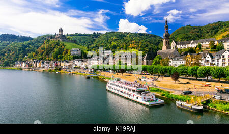 Voyager en Allemagne, médiévale et pittoresque ville de Cochem, croisières sur le Rhin Banque D'Images