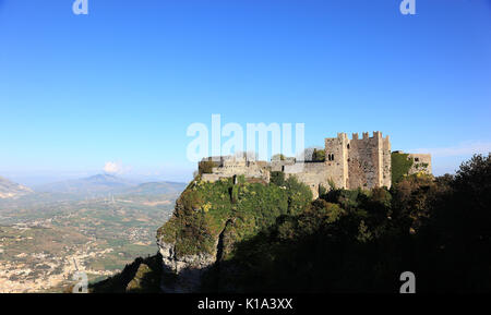 Village d'Erice en Sicile, dans la province de Trapani, le château normand, Castello di Venere Banque D'Images