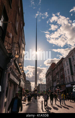 Le Spire de Dublin, vous pouvez également intitulé le Monument de la lumière, est un grand, inox, borne-comme monument situé 120 mètres de hauteur, situé sur le s Banque D'Images