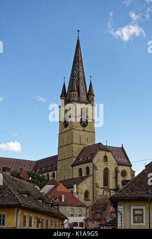 La Cathédrale évangélique de Sibiu Roumanie architecture médiévale vue depuis le RCIIB Banque D'Images