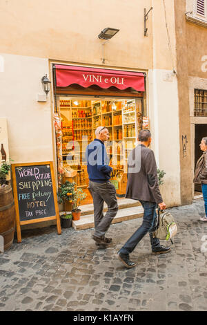 Scène de rue en face de fine foods store dans le centre-ville historique de Rome Banque D'Images