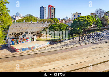 Londrina, Brésil - Juillet 26, 2017 : Amphithéâtre appelé Luigi Borghesi ou faire Zerao Anfiteatro localisé en Londrina. Destiné à l'espace loisirs, presenta Banque D'Images