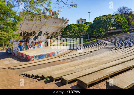 Londrina, Brésil - Juillet 26, 2017 : Amphithéâtre appelé Luigi Borghesi ou faire Zerao Anfiteatro localisé en Londrina. Destiné à l'espace loisirs, presenta Banque D'Images