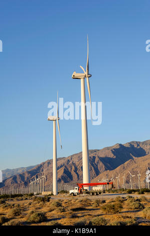 Les réparations de l'éolienne Banque D'Images