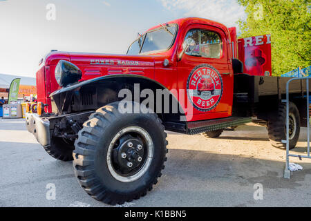 Camion rouge Brewing, Dodge Power wagon, véhicule, Vancouver, Colombie-Britannique, Canada. Banque D'Images