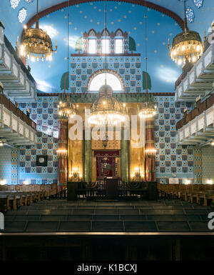 Vue de l'intérieur de la rue Kazinczy Synagogue orthodoxe, situé dans le centre de Budapest, Hongrie Banque D'Images