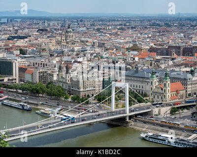 Paysage urbain de Budapest, la capitale hongroise : Pest de la ville et pont Elisabeth sur Danube Banque D'Images