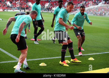 Aston Villa's John Terry lors de la Sky Bet Championship match à Ashton Gate, Bristol. Banque D'Images