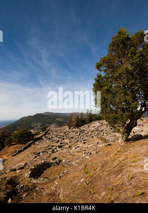 Ruines celtiques anciennes, roundhouse et village de Santa Tecla, La Guardia, la Galice, la côte nord de l'Espagne Banque D'Images