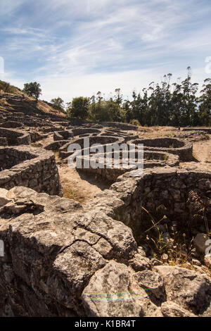 Ruines celtiques anciennes, roundhouse et village de Santa Tecla, La Guardia, la Galice, la côte nord de l'Espagne Banque D'Images