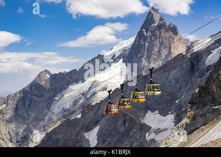 Les téléphériques de La Meije Glacier dans le Parc National des Écrins en été. Hautes-Alpes, Alpes, France Banque D'Images