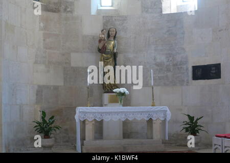 De l'église ecclésiastique puissant. St Michael's cathédrale catholique romaine à Alba Iulia, Roumanie. Banque D'Images