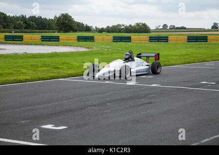 Une voiture de course Formule Croft Croft Circuit, Dalton-on-Tees, North Yorkshire, England, UK Banque D'Images