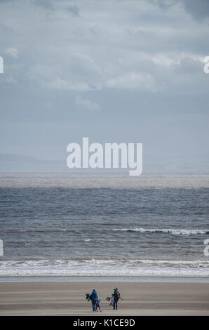 La plage de la baie de Whitmore, Barry Island, Vale of Glamorgan, Pays de Galles. Banque D'Images