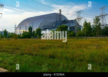 Un nouveau sarcophage après l'explosion à la quatrième bloc de la centrale nucléaire de Tchernobyl. Dead zone radioactive. Conséquences de la catastrophe de Tchernobyl n Banque D'Images