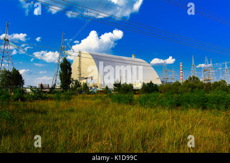 Un nouveau sarcophage après l'explosion à la quatrième bloc de la centrale nucléaire de Tchernobyl. dead zone radioactive. Conséquences de la catastrophe de Tchernobyl n Banque D'Images