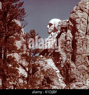 Une vue de profil de la sculpture d'un George Washington sur le Mont Rushmore dans les Black Hills, dans la région de Keystone, Dakota du Sud, 1975. Banque D'Images