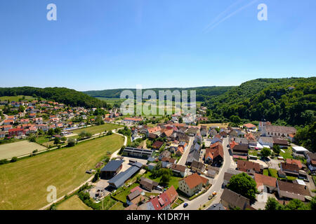 Wellheim, vue de Burg, Wellheimer Trockental, Urdonautal, Parc Naturel Altmühltal, Upper Bavaria, Bavaria, Germany Banque D'Images