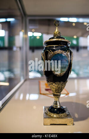 CCCP trophée remis à Pelé (Edson Arantes do Nascimento) par des journalistes russes comme le meilleur joueur de la Coupe du Monde de Football de 1958, Musée de Pelé, Santos Banque D'Images