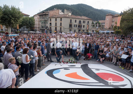 Ripoll, Espagne. Août 26, 2017. Démonstration de paix en Ripoll contre le terrorisme après les attentats de Madrid et Cambrils, 26 août 2017 (Ripoll, Gérone, Catalogne) Credit : dani codina/Alamy Live News Banque D'Images