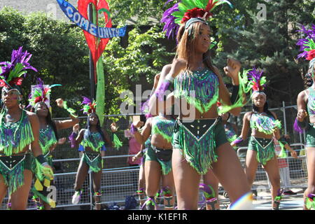 Notting Hill, Londres, Royaume-Uni. 27 août, 2017. dimanche journée familiale et fun day Crédit : Daniel Samray/Alamy Live News Banque D'Images