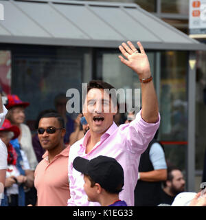 Ottawa, Canada. Août 27, 2017. Le premier ministre du Canada, Justin Trudeau dans les marches Ottawa Pride Parade, devenant la première séance de 14h à participer à cet événement pour la ville. Crédit : Paul McKinnon/Alamy Live News Banque D'Images