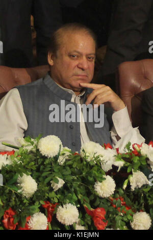 L'ancien Premier Ministre pakistanais Mian Mohammad Nawaz Sharif s'attaquer au cours de la Convention à tous les avocats du Pakistan à l'Awan e-Iqbal à Lahore. (Photo par Rana Sajid Hussain/Pacific Press) Banque D'Images