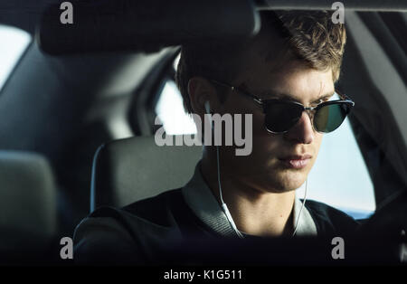 DATE DE SORTIE : Juin 28, 2017 Title : Baby Driver STUDIO : TriStar Pictures Réalisateur : Edgar Wright Résumé : Après avoir été forcés de travailler pour un patron du crime, un pilote se retrouve escapade jeunes prenant part à un heist vouée à l'échec. Avec : Ansel Elgort, Jon Bernthal, Jon Hamm. (Crédit Image : © TriStar Pictures/photos) Banque D'Images