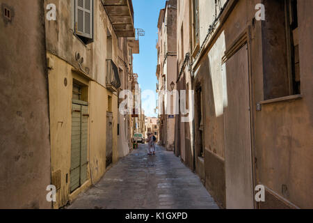 Rue Longue à la Ville Haute (Ville Haute) à Bonifacio, Corse, France Banque D'Images