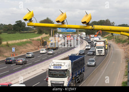 Vitesse moyenne des caméras sur l'autoroute M6 dans Cheshire, Royaume-Uni. Banque D'Images